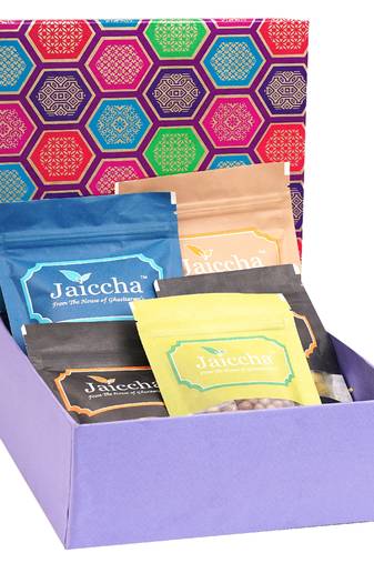 Gourmet hamper box of nuts and namkeen