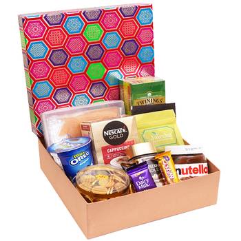 Gourmet medium hamper box of 12 goodies 1