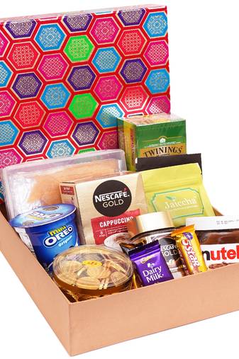 Gourmet medium hamper box of 12 goodies