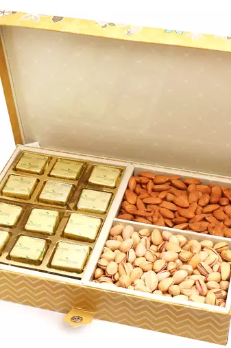 Gold 4 print 12 pcs chocolates ,almonds and pistachios hamper box