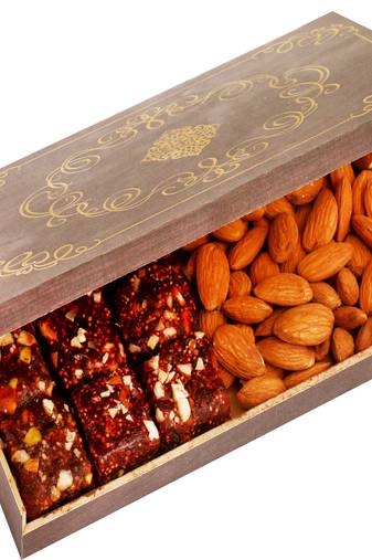Healthy hampers- wooden 9 pcs sugarfree dates and figs bites and almonds box