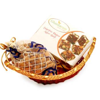 Healthy hampers- boat basket with sugarfree mix and almonds pouch 1