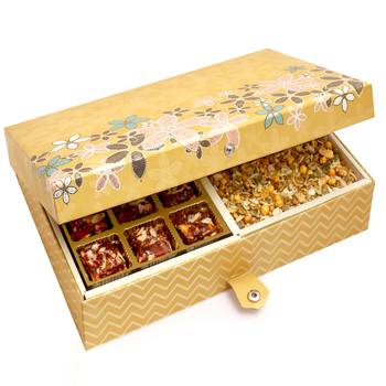 Healthy hampers - gold 4 print 12 pcs sugarfree dates and figs bites ,almonds and roasted namkeen hamper box 1