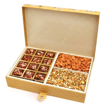 Healthy hampers - gold 4 print 12 pcs sugarfree dates and figs bites ,almonds and roasted namkeen hamper box 2