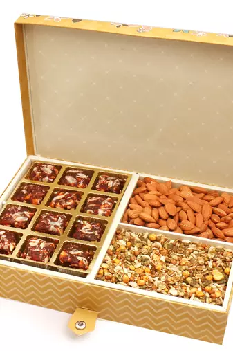 Healthy hampers - gold 4 print 12 pcs sugarfree dates and figs bites ,almonds and roasted namkeen hamper box