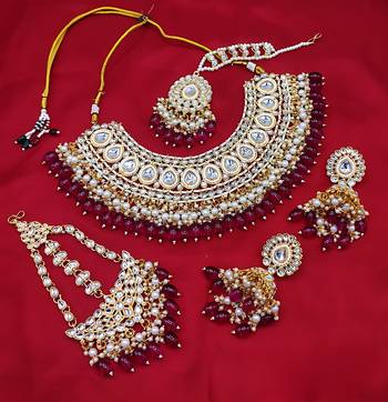Indian gold plated kundan pearl choker bridal necklace jewellery set with earrings and mangtika. 1