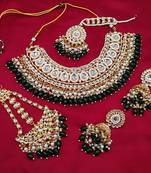 Indian gold plated kundan pearl choker bridal necklace jewellery set with earrings and mangtika.