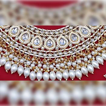 Indian gold plated kundan pearl choker bridal necklace jewellery set with earrings and mangtika. 2