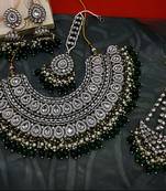 Indian gold plated kundan pearl choker bridal necklace jewellery set with earrings and mangtika.