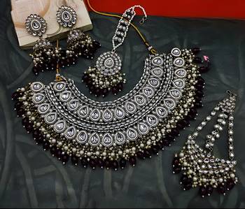 Indian gold plated kundan pearl choker bridal necklace jewellery set with earrings and mangtika. 1