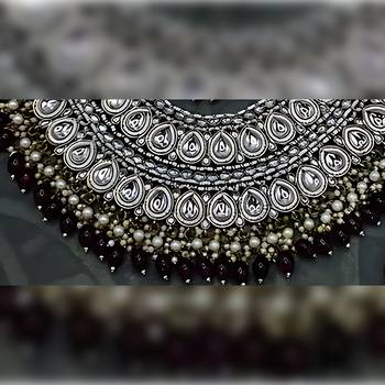 Indian gold plated kundan pearl choker bridal necklace jewellery set with earrings and mangtika. 2