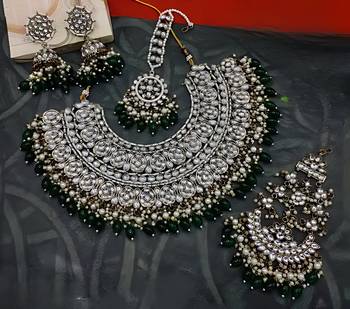 Indian gold plated kundan pearl choker bridal necklace jewellery set with earrings and mangtika. 1