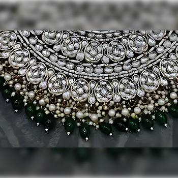 Indian gold plated kundan pearl choker bridal necklace jewellery set with earrings and mangtika. 2