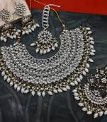 Indian gold plated kundan pearl choker bridal necklace jewellery set with earrings and mangtika.