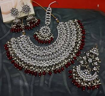 Indian gold plated kundan pearl choker bridal necklace jewellery set with earrings and mangtika. 1
