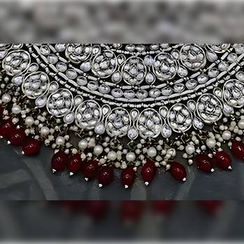 Indian gold plated kundan pearl choker bridal necklace jewellery set with earrings and mangtika. 2