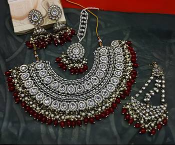 Indian gold plated kundan pearl choker bridal necklace jewellery set with earrings and mangtika. 1