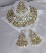 Indian gold plated kundan pearl choker bridal necklace jewellery set with earrings and mangtika.