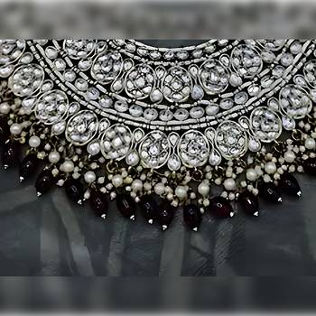 Indian gold plated kundan pearl choker bridal necklace jewellery set with earrings and mangtika. 2