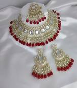 Indian gold plated kundan pearl choker bridal necklace jewellery set with earrings and mangtika.