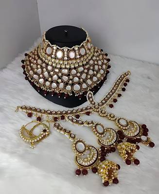 Indian gold plated kundan pearl choker bridal necklace jewellery set with earrings and mangtika. 1