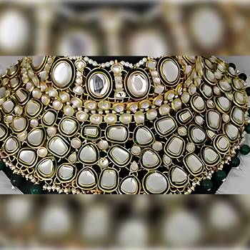 Indian gold plated kundan pearl choker bridal necklace jewellery set with earrings and mangtika. 2