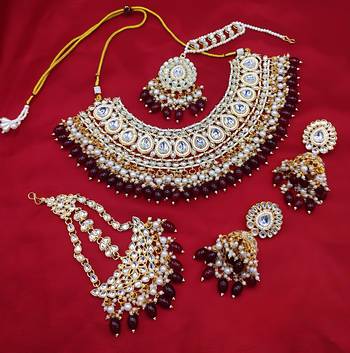 Indian gold plated kundan pearl choker bridal necklace jewellery set with earrings and mangtika. 1