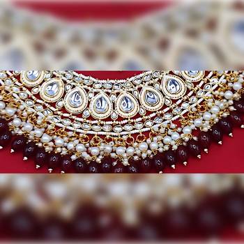 Indian gold plated kundan pearl choker bridal necklace jewellery set with earrings and mangtika. 2