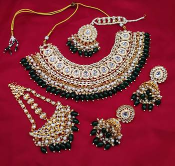 Indian gold plated kundan pearl choker bridal necklace jewellery set with earrings and mangtika. 1