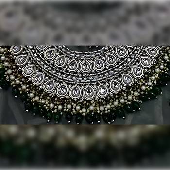 Indian gold plated kundan pearl choker bridal necklace jewellery set with earrings and mangtika. 2