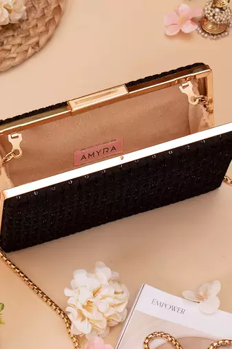 Noir black clutch