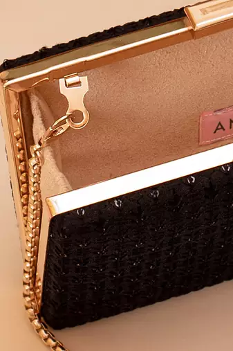 Noir black clutch