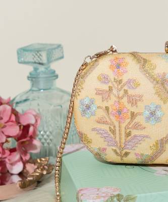 Avira capsule clutch- yellow 3