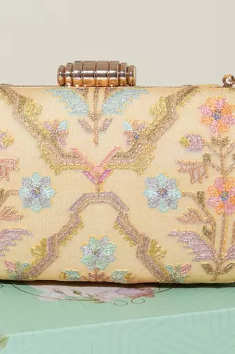 Avira capsule clutch- yellow
