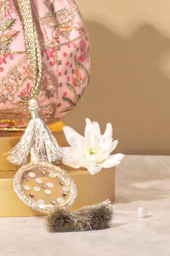 Amer pink potli