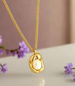 Gold toned anti-tarnish daily useable western look chain with pearl nest small pendant