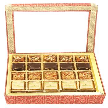 20 pcs assorted bites hamper box 1