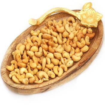 Diwali dryfruits  hampers-  wooden roasted cashew platter 1