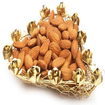Diwali dryfruits  hampers- mesh heart almonds tray 1