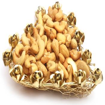 Diwali dryfruits  hampers- mesh heart roasted cashew tray 1