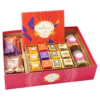 Big hamper tray with best bites, crunchy cashew, flavour raisins, mewa bites and cookies 1