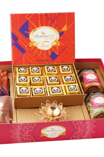 Big hamper tray with mewa bites, diya, and crunchy cashew, flavour raisins, mewa bites and cookies