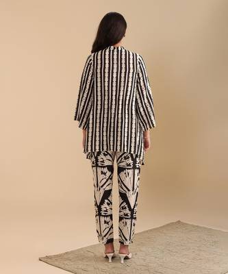 Black and white cotton linen naqsh embellished co-ord set 5