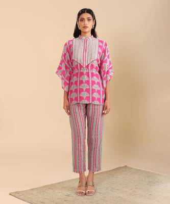 Pink   cotton linen  naqsh embellished short kaftan set 1