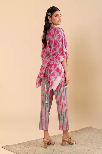 Pink   cotton linen  naqsh embellished short kaftan set