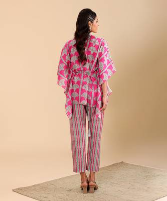 Pink   cotton linen  naqsh embellished short kaftan set 5