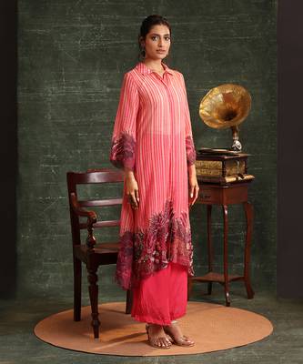 Pink  organza kaira embellished shirt kurta set 2