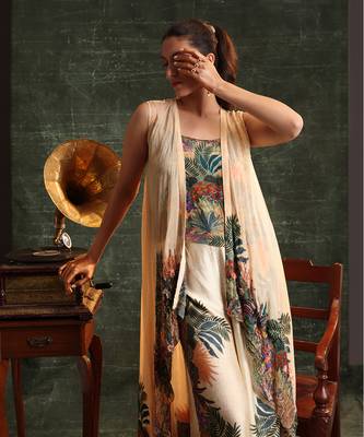 Beige  chanderi  kaira embellished co-ord set with a cape 2