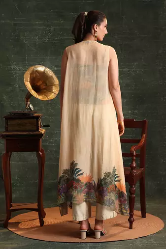 Beige  chanderi  kaira embellished co-ord set with a cape