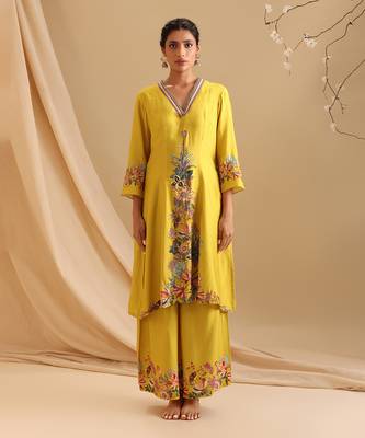 Yellow  chanderi aarani embellished dhoti set 1